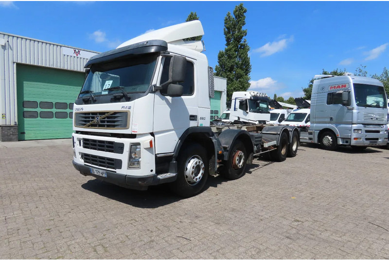 Volvo FM 380 8x4 FULL SPRING. 100% condition! - Chasis camión: foto 1 Volvo FM 380 8x4 FULL SPRING. 100% condition! - Chasis camión: foto 1