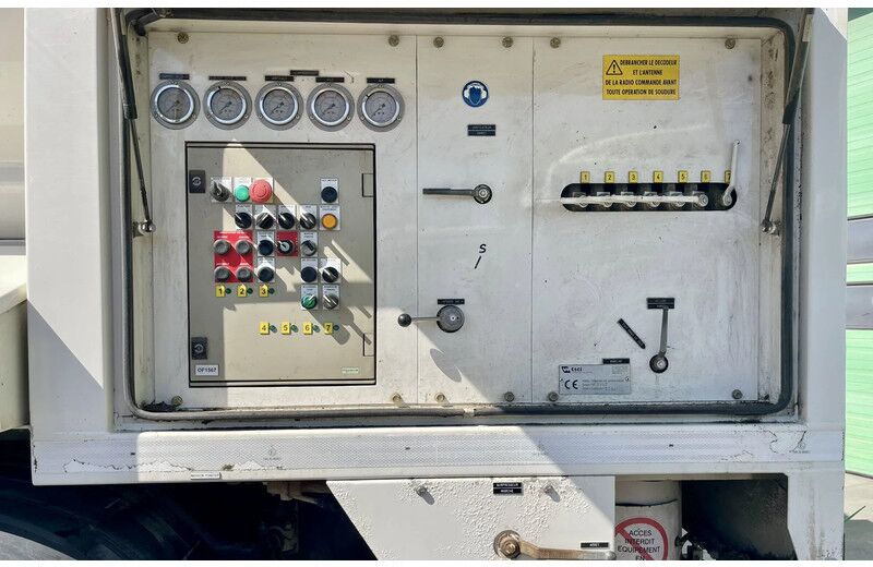 Volvo FM 460 TSCI, AUGER / AIR , RETARDER, 7 COMPARTMENTS - Cisterna camión: foto 5 Volvo FM 460 TSCI, AUGER / AIR , RETARDER, 7 COMPARTMENTS - Cisterna camión: foto 5
