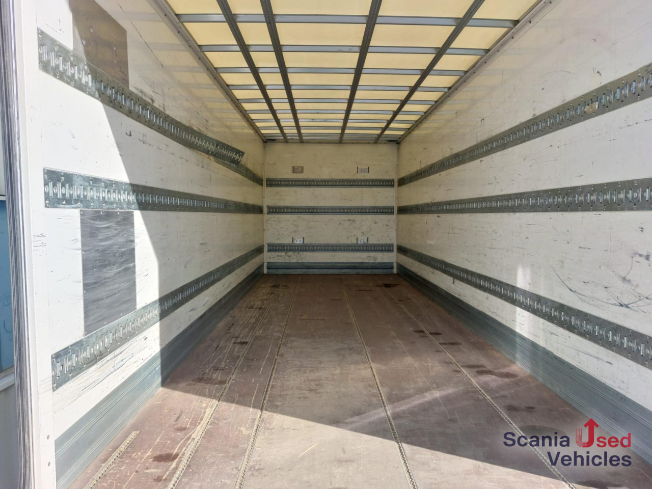 MERCEDES-BENZ Atego 1221 L Koffer Ladebordwand - Camión caja cerrada: foto 4 MERCEDES-BENZ Atego 1221 L Koffer Ladebordwand - Camión caja cerrada: foto 4