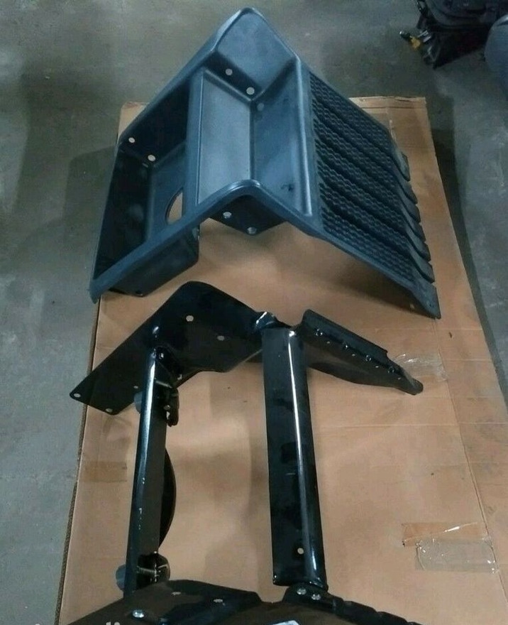 Scania COVER REPAIR KIT STEPS+SIDE BRACKETS+PLASTIC COVER Scania R, CR/CP - Acumulador para Camión: foto 3 Scania COVER REPAIR KIT STEPS+SIDE BRACKETS+PLASTIC COVER Scania R, CR/CP - Acumulador para Camión: foto 3