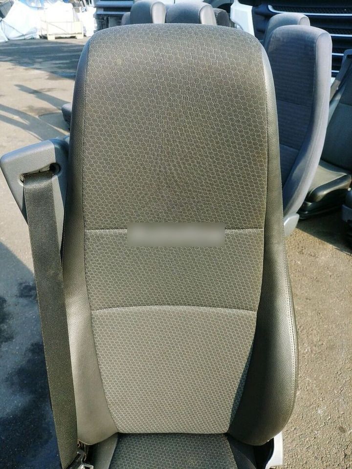 Scania DRIVERS RIGHT SIDE WITH BELT AND LIFT - Asiento para Camión: foto 2 Scania DRIVERS RIGHT SIDE WITH BELT AND LIFT - Asiento para Camión: foto 2