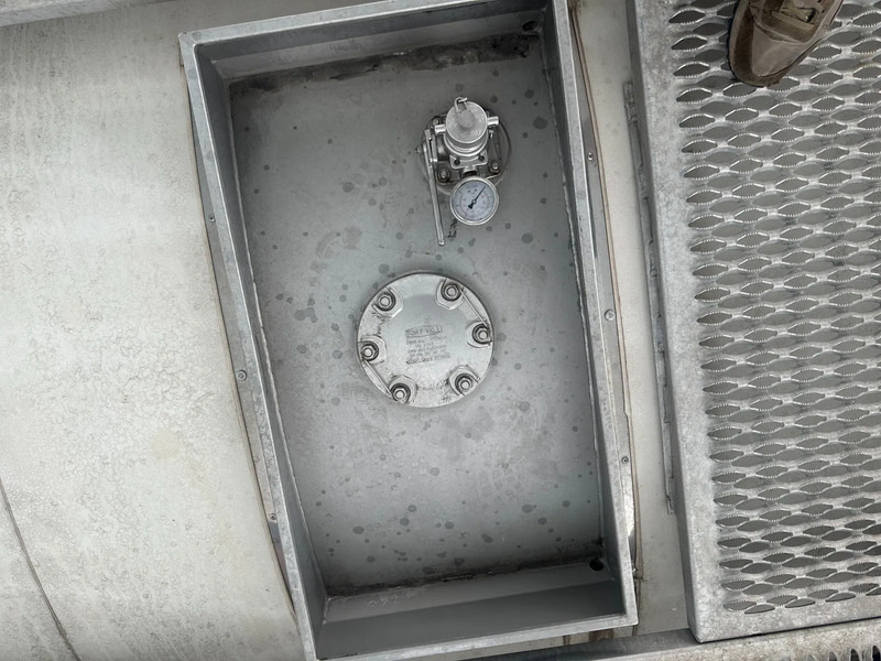 Contenedor cisterna CIMC 20FT ISO / 25.020L-1-COMP. / L4BN / UN Portable / T11 / test: 09-2027: foto 17