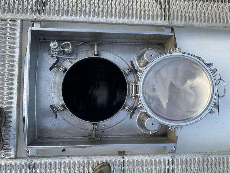 Tanque de almacenamiento UBH Universal Bulk Handling 20 FT SWAP BODY 31.345L UN Portable T7 valid 5Y test: 04/2028: foto 15 Tanque de almacenamiento UBH Universal Bulk Handling 20 FT SWAP BODY 31.345L UN Portable T7 valid 5Y test: 04/2028: foto 15