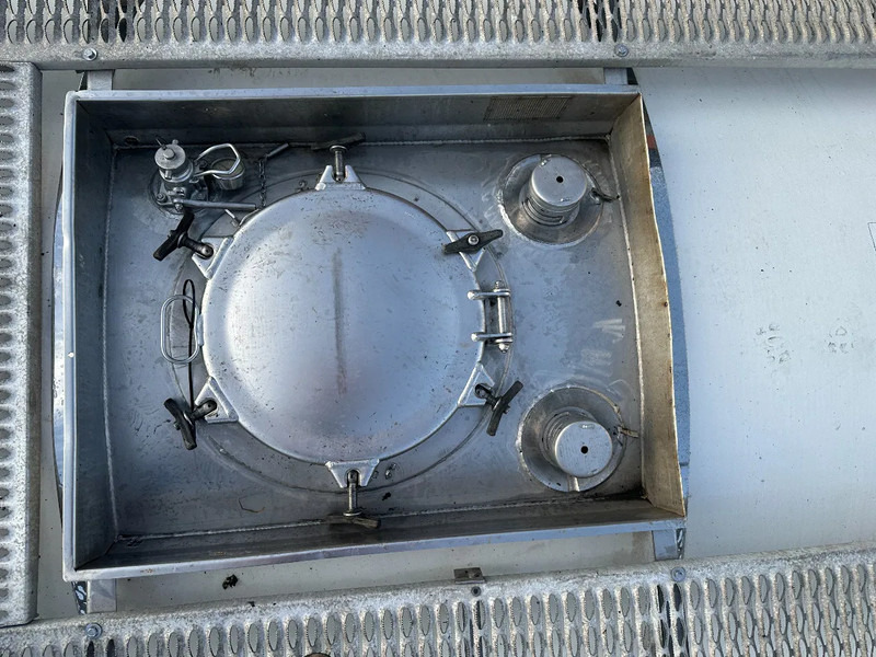 Tanque de almacenamiento UBH Universal Bulk Handling 20 FT SWAP BODY 31.345L UN Portable T7 valid 5Y test: 04/2028: foto 11 Tanque de almacenamiento UBH Universal Bulk Handling 20 FT SWAP BODY 31.345L UN Portable T7 valid 5Y test: 04/2028: foto 11