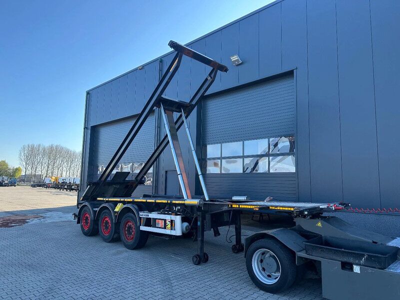 Van Hool 20FT Tipping-chassis (66 degrees, 380V operated) / ADR (EX/II, EX/III, FL, OX, AT) / SAF discbrakes / 2 liftaxles / NL-chassis - Portacontenedore/ Intercambiable semirremolque: foto 1 Van Hool 20FT Tipping-chassis (66 degrees, 380V operated) / ADR (EX/II, EX/III, FL, OX, AT) / SAF discbrakes / 2 liftaxles / NL-chassis - Portacontenedore/ Intercambiable semirremolque: foto 1