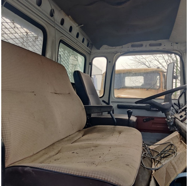 Volquete camión Renault 230: foto 7
