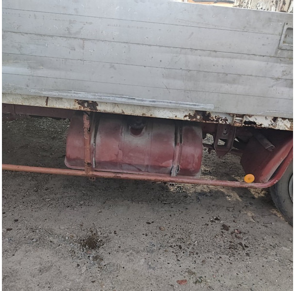 Volquete camión Renault 230: foto 8