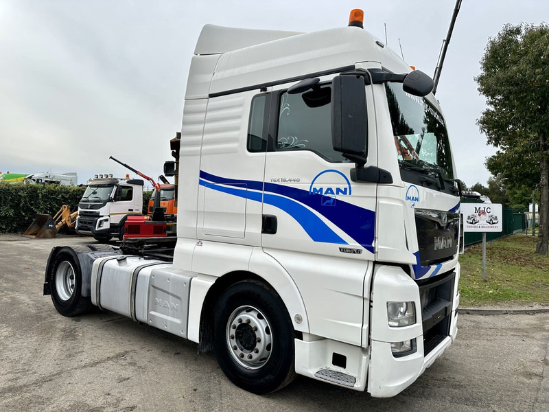 MAN TGX 18.440 chnr *EM* - RETARDER - PTO HYDR - FRIGO - SPOILERS - EURO 6 - CAMERA - AUTO - BE TRUCK - Cabeza tractora: foto 1 MAN TGX 18.440 chnr *EM* - RETARDER - PTO HYDR - FRIGO - SPOILERS - EURO 6 - CAMERA - AUTO - BE TRUCK - Cabeza tractora: foto 1