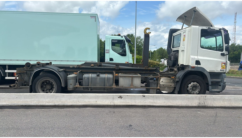 DAF CF 85.410 - 19T HOOKLIFT / ABROLLKIPPER / GANCHO - MANUAL ZF - A/C - GOOD CONDITION - Multibasculante camión: foto 5 DAF CF 85.410 - 19T HOOKLIFT / ABROLLKIPPER / GANCHO - MANUAL ZF - A/C - GOOD CONDITION - Multibasculante camión: foto 5