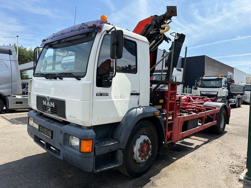 MAN 18.284 HOOKLIFT + CRANE PALFINGER PK 11001 A - TÜV 05/2026 - STEEL SPRING / BLATT / LAMES - BE TRUCK - Multibasculante camión, Camión grúa: foto 4 MAN 18.284 HOOKLIFT + CRANE PALFINGER PK 11001 A - TÜV 05/2026 - STEEL SPRING / BLATT / LAMES - BE TRUCK - Multibasculante camión, Camión grúa: foto 4