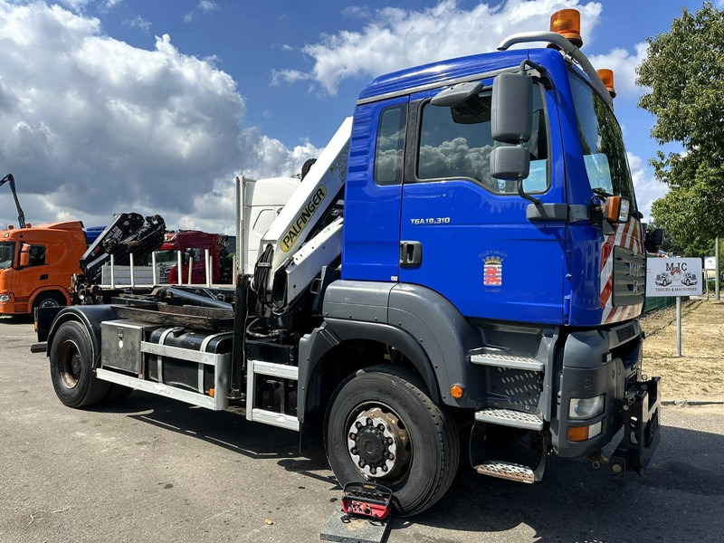 MAN TGA 18.310 4x4 HOOKLIFT + CRANE PALFINGER PK12000 - RADIO - ROTATOR - STEEL SPRING / HUB REDUCTION - MANUAL ZF - BE TRUCK - Multibasculante camión, Camión grúa: foto 2 MAN TGA 18.310 4x4 HOOKLIFT + CRANE PALFINGER PK12000 - RADIO - ROTATOR - STEEL SPRING / HUB REDUCTION - MANUAL ZF - BE TRUCK - Multibasculante camión, Camión grúa: foto 2