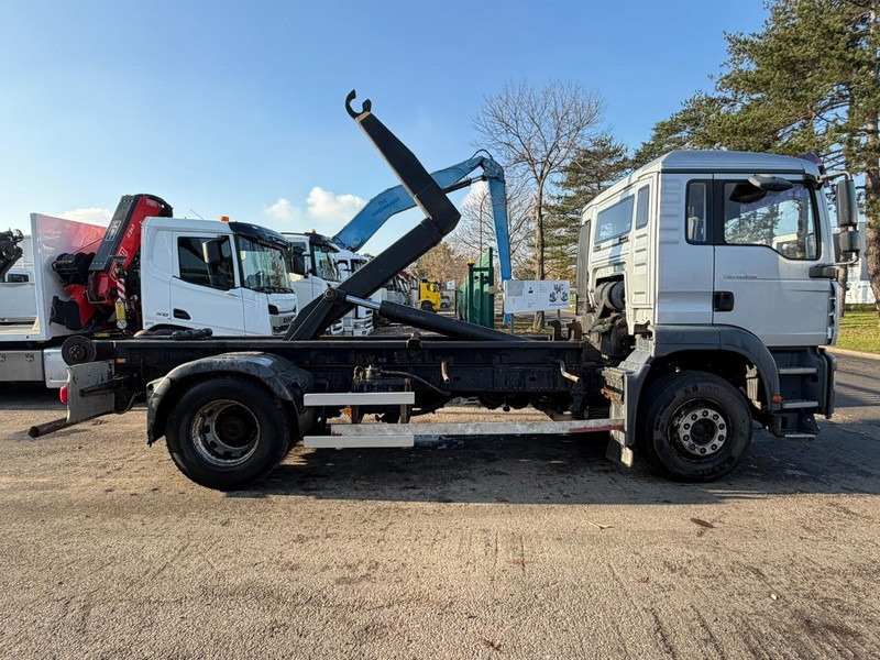 MAN TGA 18.350 4x2 19T HOOKLIFT / ABROLLKIPPER / GANCHO / AMPLIROL - EURO 3 - AS TRONIC AUTOMATIC - Multibasculante camión: foto 4 MAN TGA 18.350 4x2 19T HOOKLIFT / ABROLLKIPPER / GANCHO / AMPLIROL - EURO 3 - AS TRONIC AUTOMATIC - Multibasculante camión: foto 4