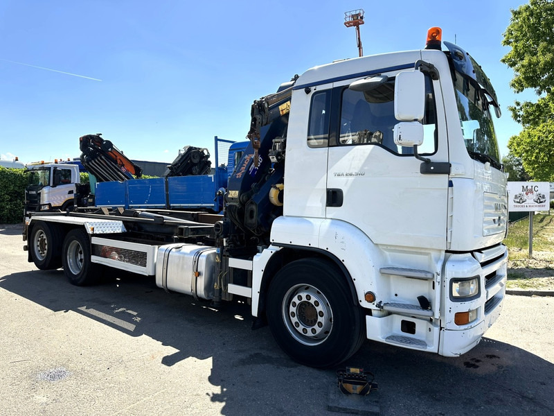 MAN TGA 26.310 6X2 HOOKLIFT + CRANE COPMA 160.4 + JIB J2 + WINCH - RADIO - LIFT + STEERING AXLE - EURO 3 - BE - Multibasculante camión, Camión grúa: foto 2 MAN TGA 26.310 6X2 HOOKLIFT + CRANE COPMA 160.4 + JIB J2 + WINCH - RADIO - LIFT + STEERING AXLE - EURO 3 - BE - Multibasculante camión, Camión grúa: foto 2
