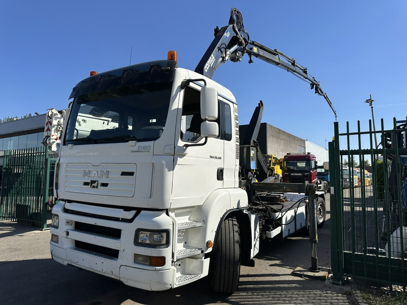 MAN TGA 26.310 6X2 HOOKLIFT + CRANE COPMA 160.4 + JIB J2 + WINCH - RADIO - LIFT + STEERING AXLE - EURO 3 - BE - Multibasculante camión, Camión grúa: foto 3 MAN TGA 26.310 6X2 HOOKLIFT + CRANE COPMA 160.4 + JIB J2 + WINCH - RADIO - LIFT + STEERING AXLE - EURO 3 - BE - Multibasculante camión, Camión grúa: foto 3