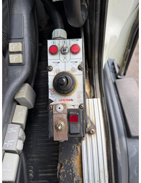 Multibasculante camión Scania 114C-380 6X4 HOOKLIFT / GANCHO HIAB MULTILIFT - RETARDER - A/C - EURO 3 - SPRING / BALLESTAS / BLATT / LAMES: foto 12 Multibasculante camión Scania 114C-380 6X4 HOOKLIFT / GANCHO HIAB MULTILIFT - RETARDER - A/C - EURO 3 - SPRING / BALLESTAS / BLATT / LAMES: foto 12