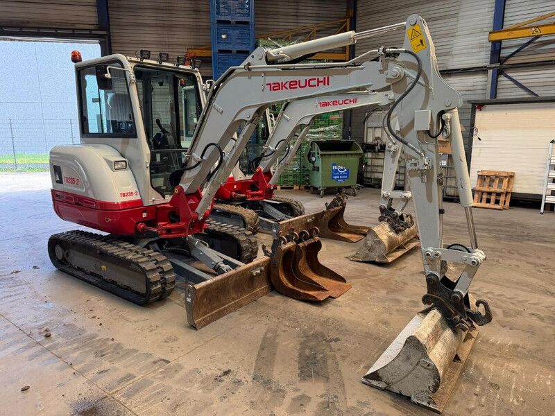 Takeuchi TB235-2 *1134H ORIGINAL* - 3 BUCKETS / LÖFFEL - FULL HYDR LINES - HYDR QUICKHITCH - CE - BELGIAN MACHINE - Miniexcavadora: foto 3 Takeuchi TB235-2 *1134H ORIGINAL* - 3 BUCKETS / LÖFFEL - FULL HYDR LINES - HYDR QUICKHITCH - CE - BELGIAN MACHINE - Miniexcavadora: foto 3