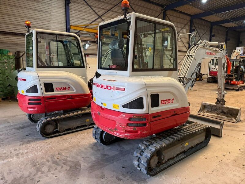 Takeuchi TB235-2 *1134H ORIGINAL* - 3 BUCKETS / LÖFFEL - FULL HYDR LINES - HYDR QUICKHITCH - CE - BELGIAN MACHINE - Miniexcavadora: foto 4 Takeuchi TB235-2 *1134H ORIGINAL* - 3 BUCKETS / LÖFFEL - FULL HYDR LINES - HYDR QUICKHITCH - CE - BELGIAN MACHINE - Miniexcavadora: foto 4