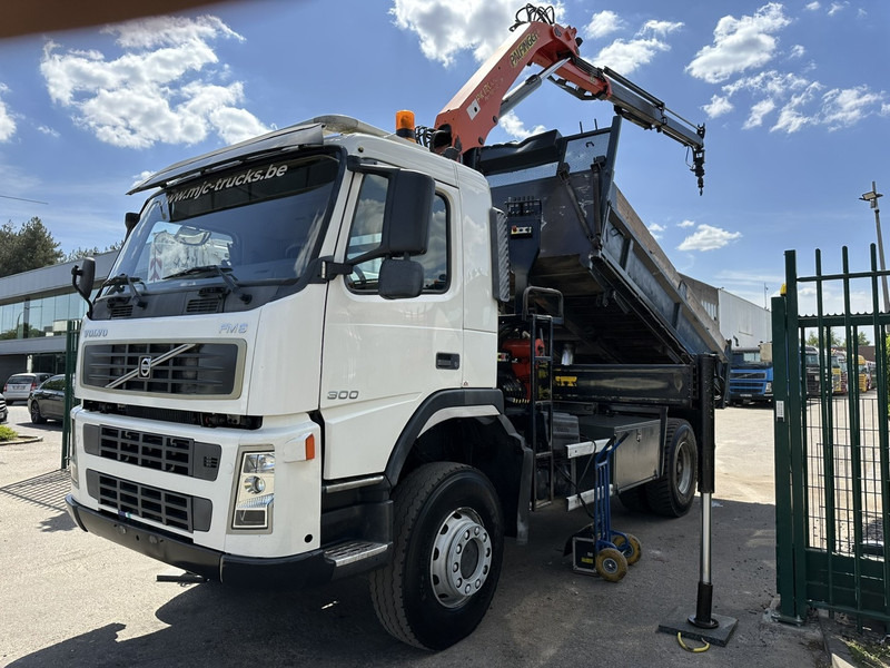 Volvo FM 300 4x4 TIPPER + CRANE PALFINGER PK 12000 - *339.000km* - MANUAL - STEEL SPRING / BIG AXLES - EURO 3 - TÜV 15/10/2025 - Volquete camión, Camión grúa: foto 5 Volvo FM 300 4x4 TIPPER + CRANE PALFINGER PK 12000 - *339.000km* - MANUAL - STEEL SPRING / BIG AXLES - EURO 3 - TÜV 15/10/2025 - Volquete camión, Camión grúa: foto 5