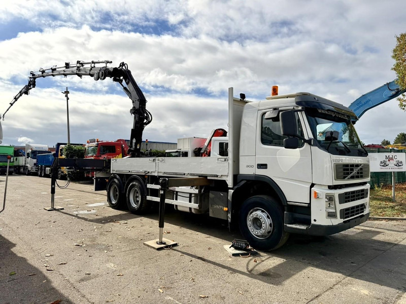 Volvo FM 300 6x4 + (25.8m!) CRANE HIAB 245 E-5 + JIB 65 X-3 + 2 ME - *228.000km* - MANUAL - A/C - EURO 3 - BELGIAN TRUCK - Camión grúa: foto 1 Volvo FM 300 6x4 + (25.8m!) CRANE HIAB 245 E-5 + JIB 65 X-3 + 2 ME - *228.000km* - MANUAL - A/C - EURO 3 - BELGIAN TRUCK - Camión grúa: foto 1