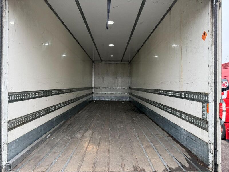 Volvo FM 330 6x2 CLOSED BOX 9m10 - LIFT + STEERING AXLE - 281.000km - EURO 6 - BE TRUCK - Camión caja cerrada: foto 2 Volvo FM 330 6x2 CLOSED BOX 9m10 - LIFT + STEERING AXLE - 281.000km - EURO 6 - BE TRUCK - Camión caja cerrada: foto 2