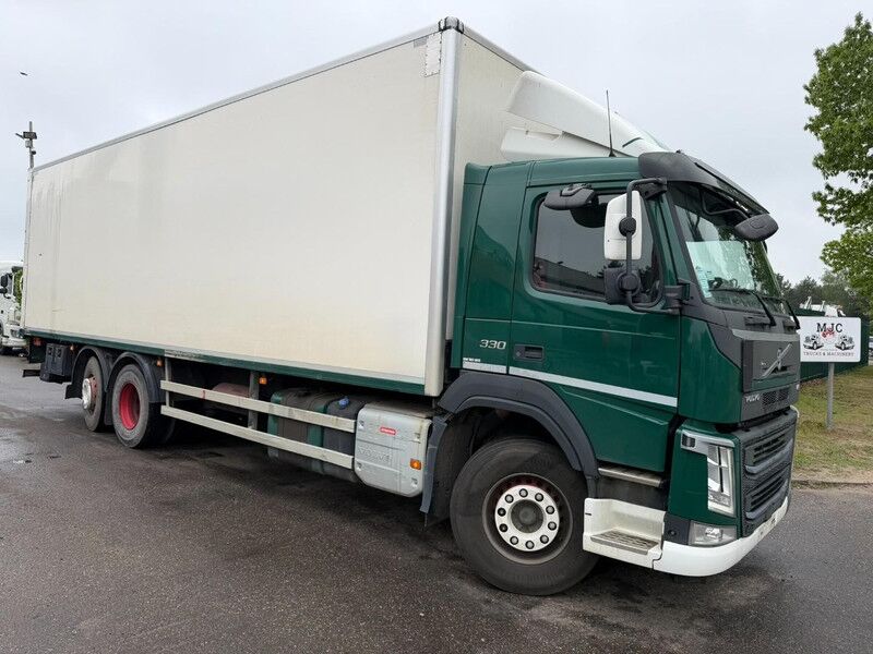 Volvo FM 330 6x2 CLOSED BOX 9m10 - LIFT + STEERING AXLE - 281.000km - EURO 6 - BE TRUCK - Camión caja cerrada: foto 1 Volvo FM 330 6x2 CLOSED BOX 9m10 - LIFT + STEERING AXLE - 281.000km - EURO 6 - BE TRUCK - Camión caja cerrada: foto 1