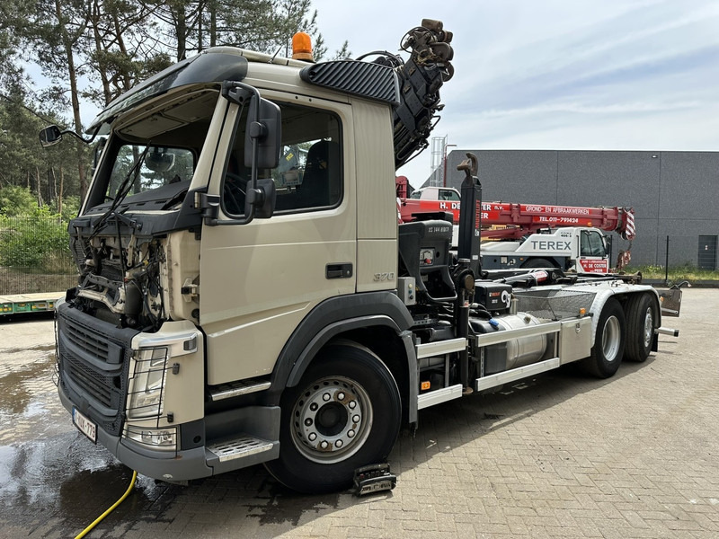 Volvo FM 370 6x2 HOOKLIFT 21T + CRANE HIAB 144 E-4 HIDUO - ENGINE / GEARBOX OK - CHASSIS OK - RUNNING + DRIVING - BE TRUCK - Multibasculante camión, Camión grúa: foto 4 Volvo FM 370 6x2 HOOKLIFT 21T + CRANE HIAB 144 E-4 HIDUO - ENGINE / GEARBOX OK - CHASSIS OK - RUNNING + DRIVING - BE TRUCK - Multibasculante camión, Camión grúa: foto 4