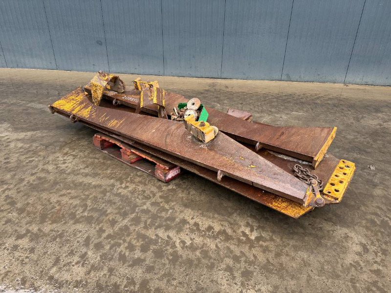 Cat 730 - Trampilla elevadora para Maquinaria de construcción: foto 1 Cat 730 - Trampilla elevadora para Maquinaria de construcción: foto 1