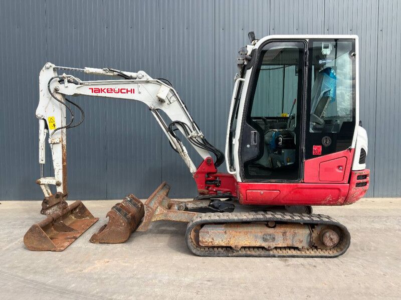 Takeuchi TB230 - Miniexcavadora: foto 2 Takeuchi TB230 - Miniexcavadora: foto 2