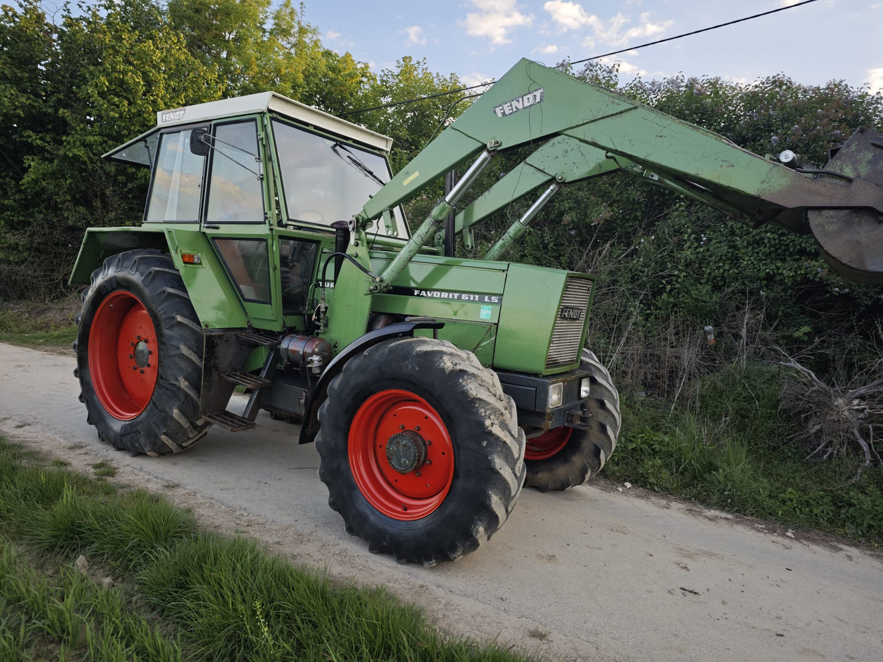 FENDT Favorit 611 LS turbomatik + TUR - Tractor: foto 3 FENDT Favorit 611 LS turbomatik + TUR - Tractor: foto 3