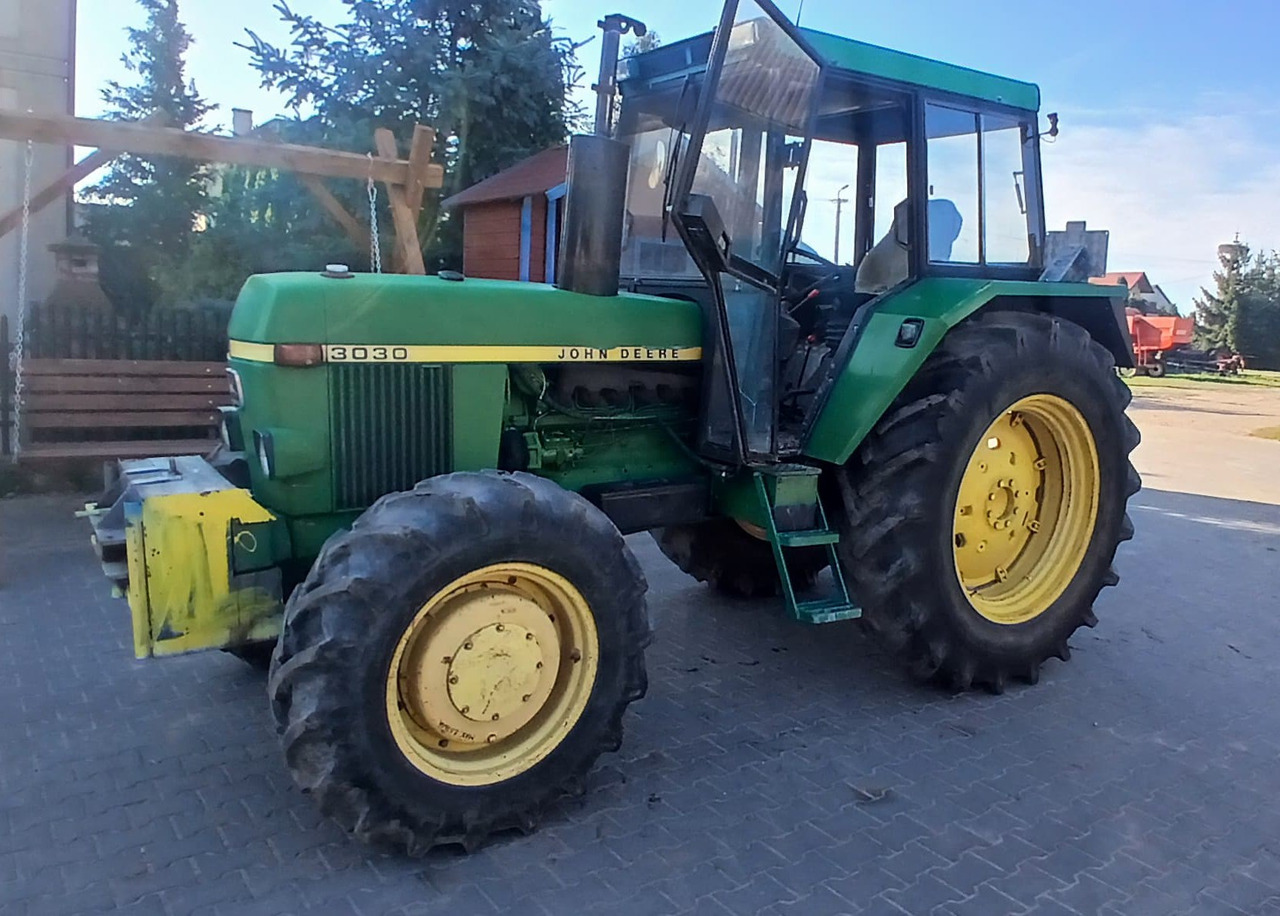 JOHN DEERE 3030E - Tractor: foto 2 JOHN DEERE 3030E - Tractor: foto 2