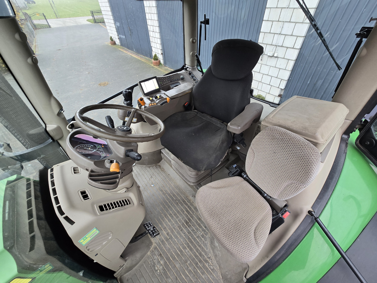 JOHN DEERE 6140R - Tractor: foto 2 JOHN DEERE 6140R - Tractor: foto 2