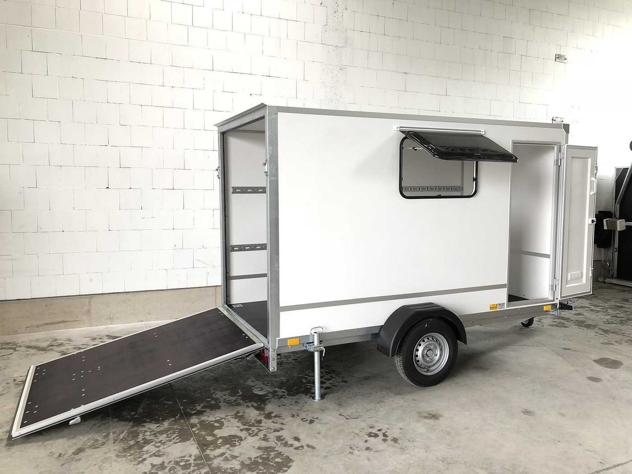 BLYSS F1330HD Rampe Tür 2 Fenster Kofferanhänger - Caja cerrada remolque: foto 2 BLYSS F1330HD Rampe Tür 2 Fenster Kofferanhänger - Caja cerrada remolque: foto 2