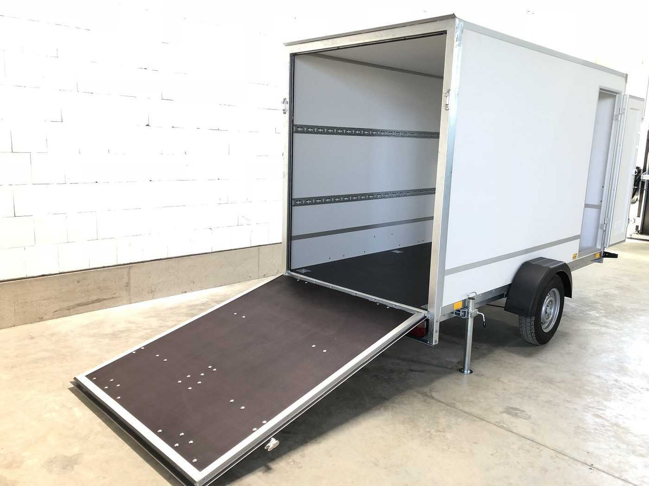 BLYSS F1330HD Rampe Tür Kofferanhänger - Caja cerrada remolque: foto 4 BLYSS F1330HD Rampe Tür Kofferanhänger - Caja cerrada remolque: foto 4
