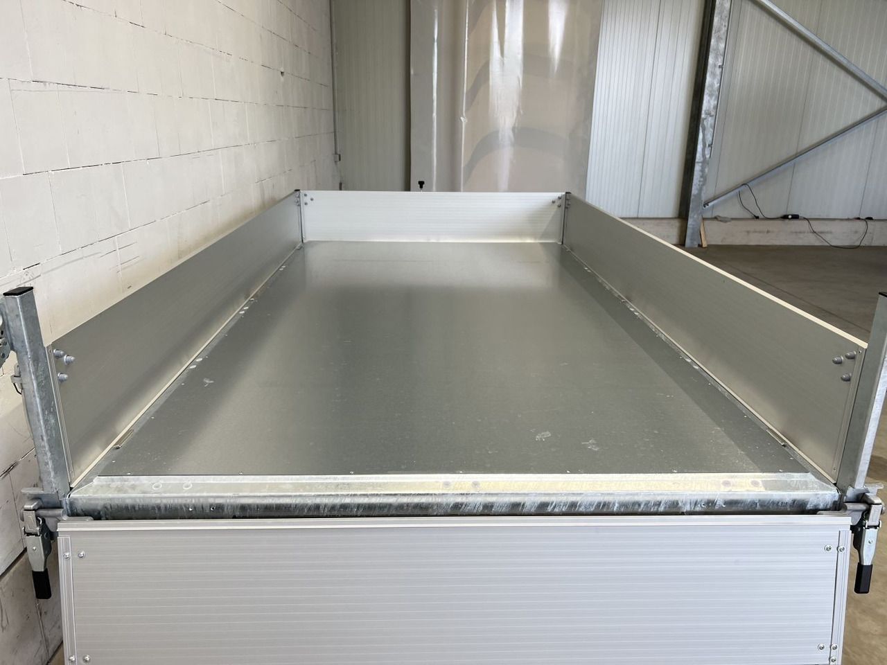 Böckmann DK-AL 3218/27 P Eco Dreiseitenkipper - Volquete remolque: foto 4 Böckmann DK-AL 3218/27 P Eco Dreiseitenkipper - Volquete remolque: foto 4