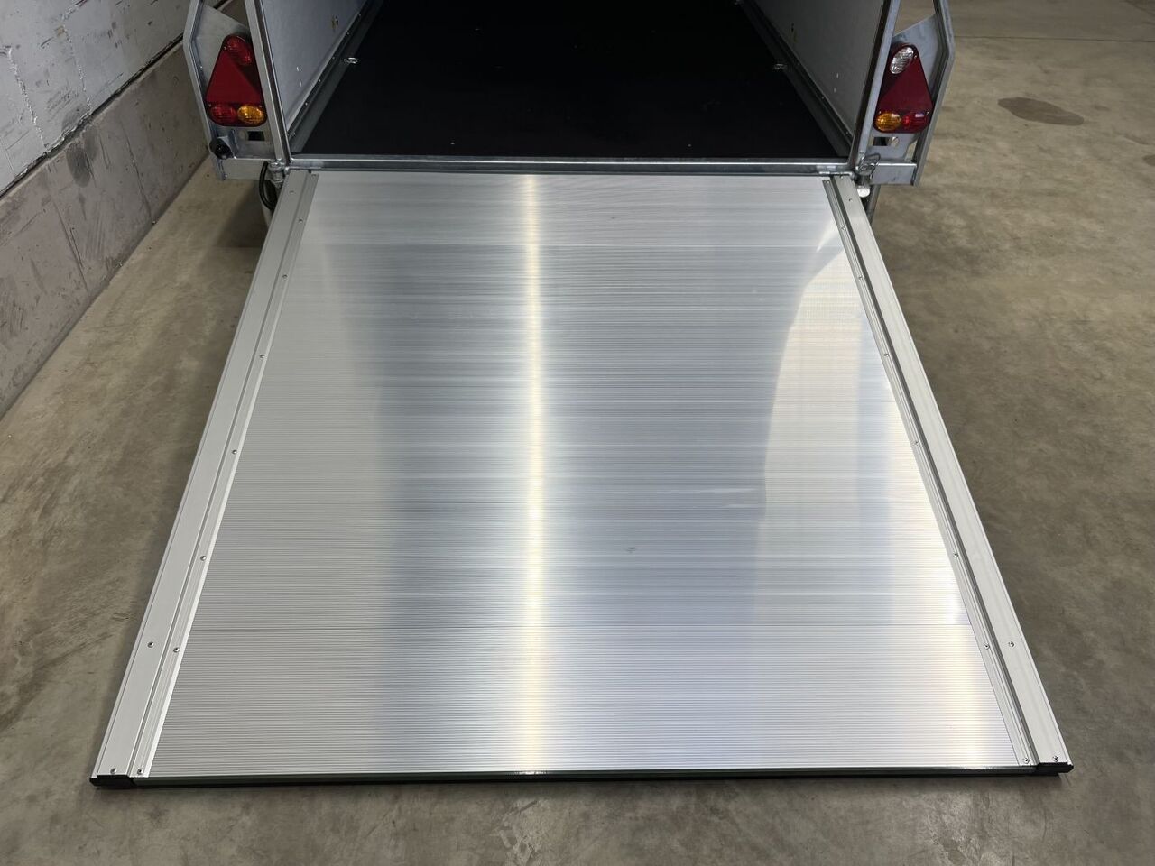 Cheval Liberte Debon Cargo 1300.02 Alu-Felgen Kofferanhänger - Caja cerrada remolque: foto 3 Cheval Liberte Debon Cargo 1300.02 Alu-Felgen Kofferanhänger - Caja cerrada remolque: foto 3