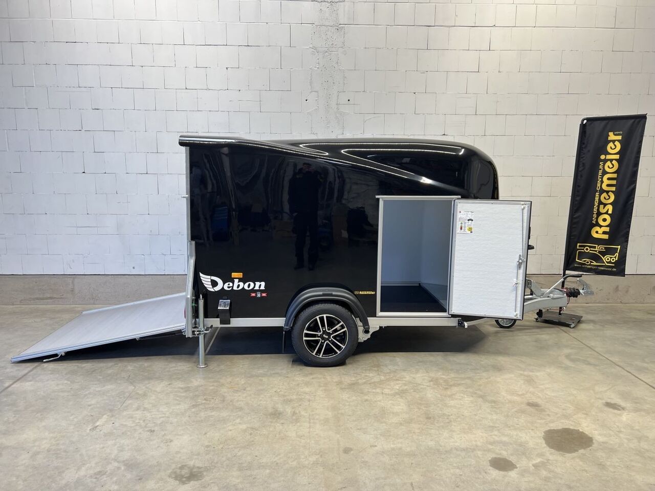 Cheval Liberte Debon Cargo 1300.02+Tür Alu-Felgen Kofferanhänger - Caja cerrada remolque: foto 1 Cheval Liberte Debon Cargo 1300.02+Tür Alu-Felgen Kofferanhänger - Caja cerrada remolque: foto 1