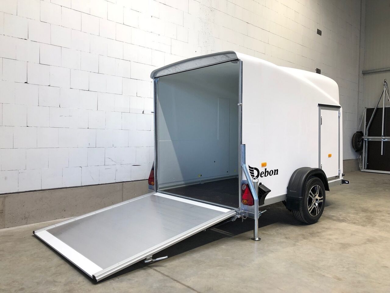 Cheval Liberte Debon Cargo 1300.02+Tür Alu-Felgen Kofferanhänger - Caja cerrada remolque: foto 5 Cheval Liberte Debon Cargo 1300.02+Tür Alu-Felgen Kofferanhänger - Caja cerrada remolque: foto 5