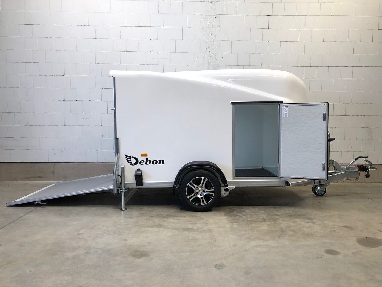 Cheval Liberte Debon Cargo 1300.02+Tür Alu-Felgen Kofferanhänger - Caja cerrada remolque: foto 1 Cheval Liberte Debon Cargo 1300.02+Tür Alu-Felgen Kofferanhänger - Caja cerrada remolque: foto 1
