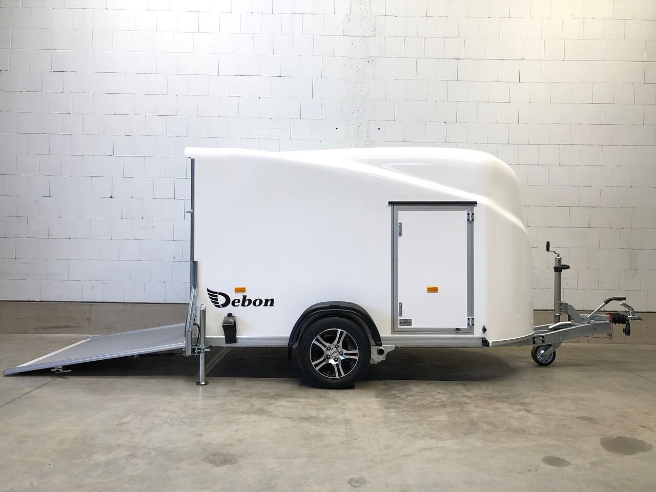 Cheval Liberte Debon Cargo 1300.02+Tür Alu-Felgen Kofferanhänger - Caja cerrada remolque: foto 2 Cheval Liberte Debon Cargo 1300.02+Tür Alu-Felgen Kofferanhänger - Caja cerrada remolque: foto 2