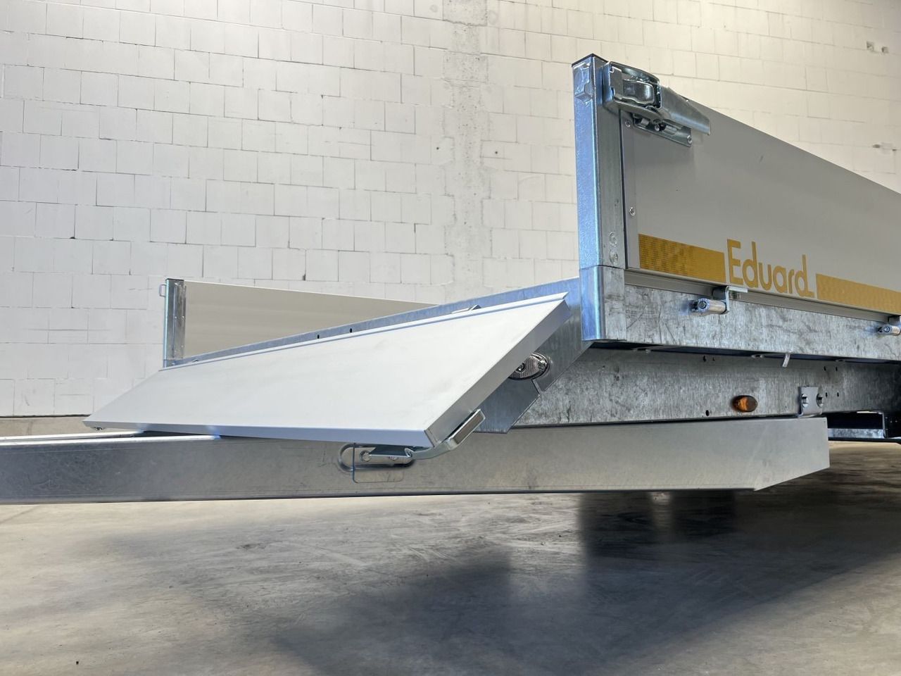 EDUARD 5022-4-P3-3563 Hochlader - Remolque de coche: foto 2 EDUARD 5022-4-P3-3563 Hochlader - Remolque de coche: foto 2