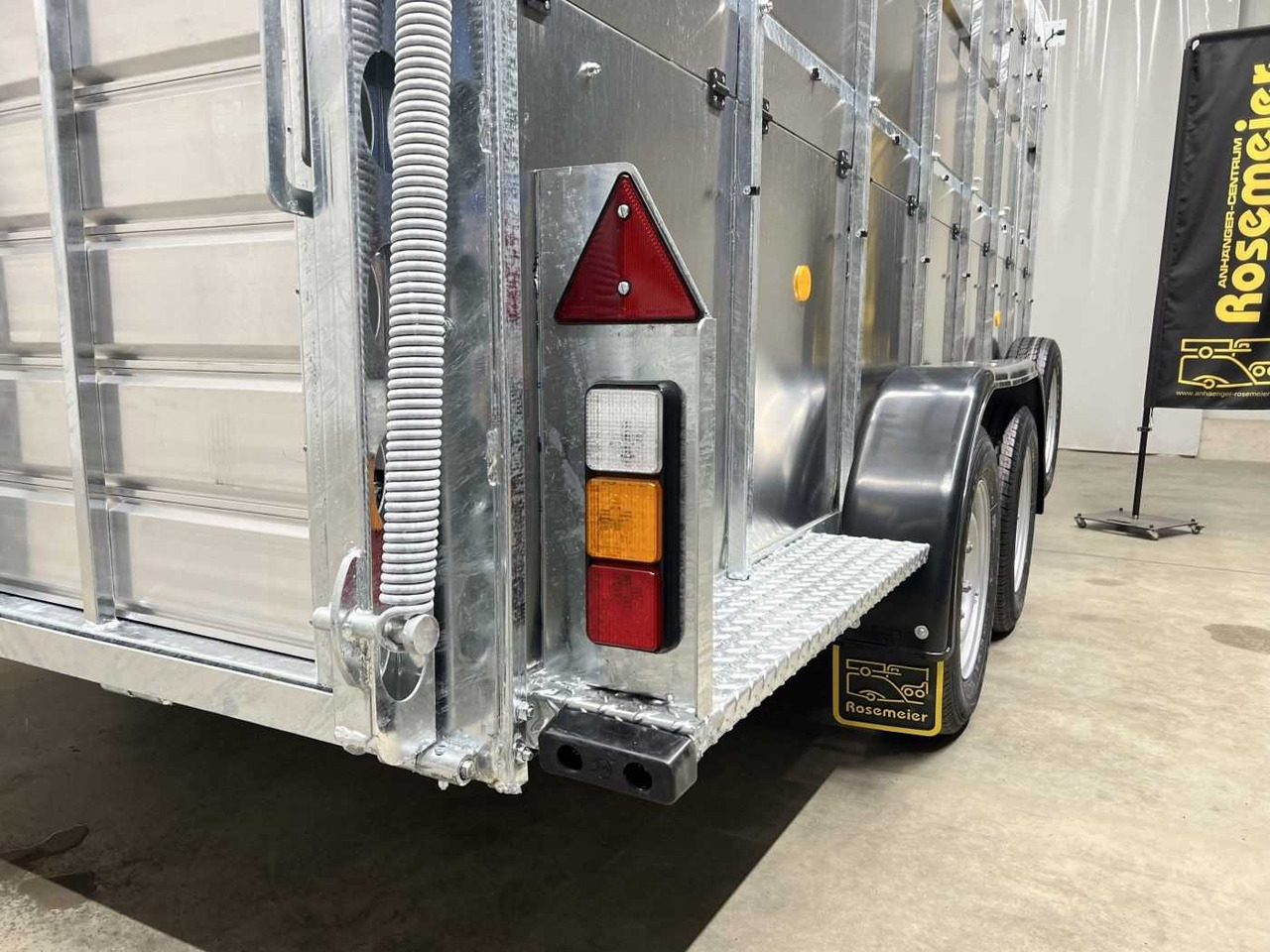 Transporte de ganado remolque nuevo NUGENT L4318H-H-SD Viehanhänger: foto 19 Transporte de ganado remolque nuevo NUGENT L4318H-H-SD Viehanhänger: foto 19