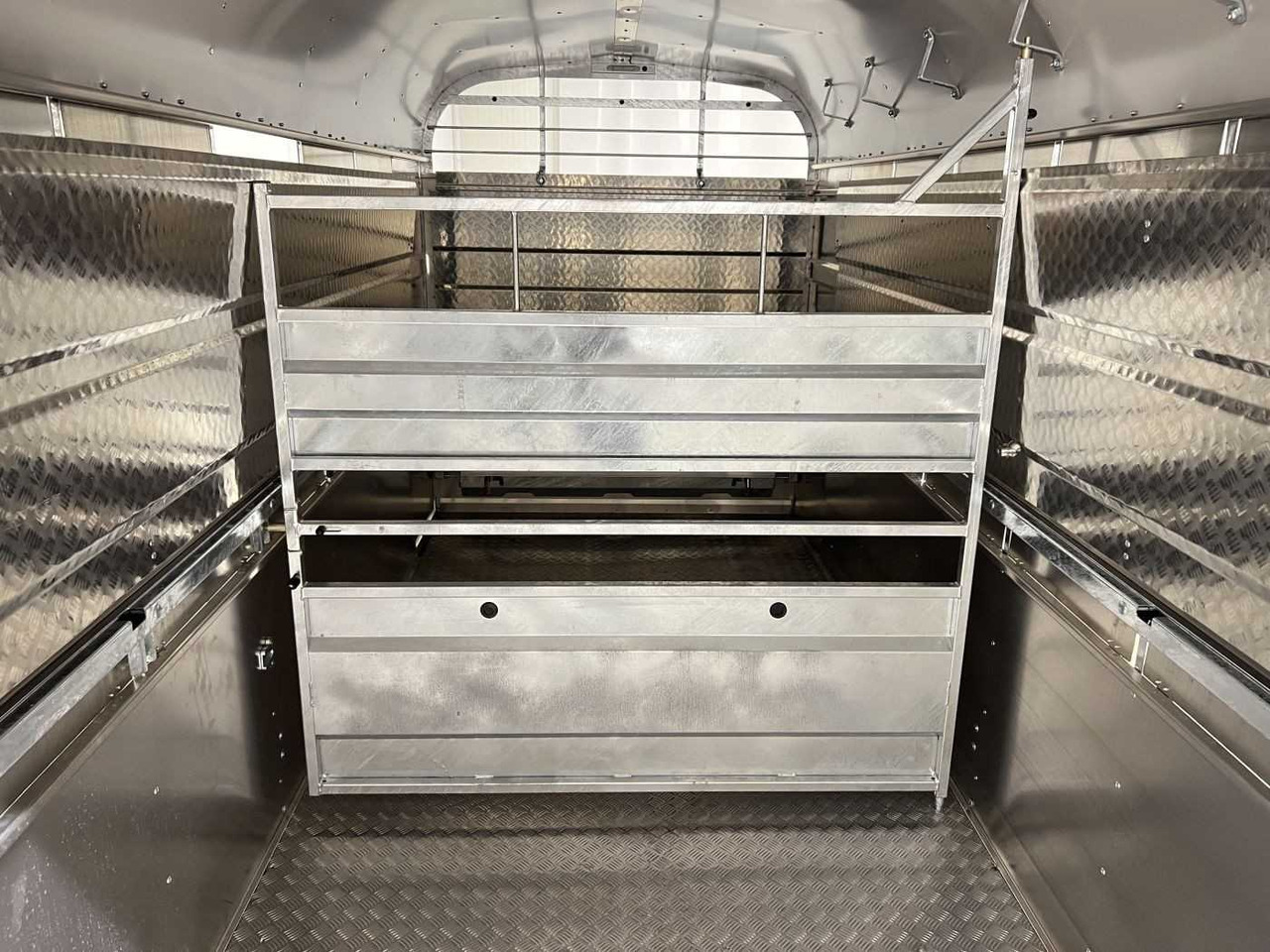 Transporte de ganado remolque nuevo NUGENT L4318H-H-SD Viehanhänger: foto 16 Transporte de ganado remolque nuevo NUGENT L4318H-H-SD Viehanhänger: foto 16