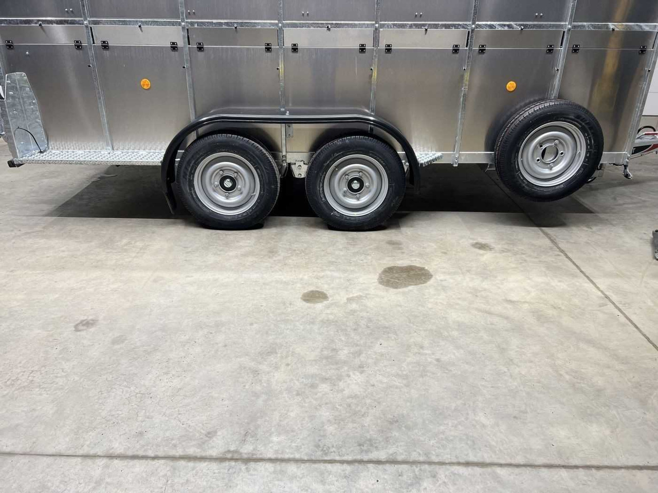 Transporte de ganado remolque nuevo NUGENT L4318H-H-SD Viehanhänger: foto 20 Transporte de ganado remolque nuevo NUGENT L4318H-H-SD Viehanhänger: foto 20