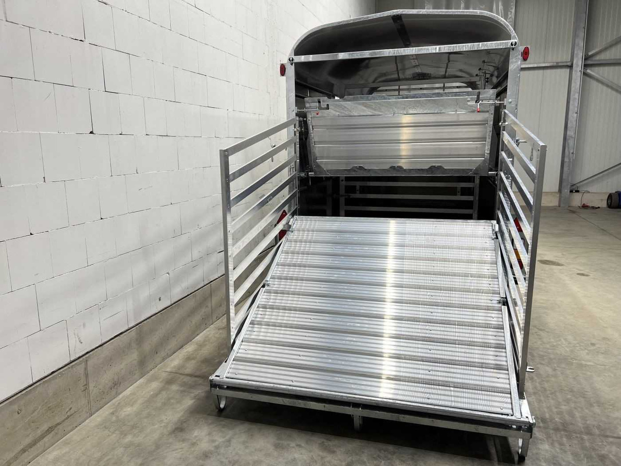 Transporte de ganado remolque nuevo NUGENT L4318H-H-SD Viehanhänger: foto 9 Transporte de ganado remolque nuevo NUGENT L4318H-H-SD Viehanhänger: foto 9