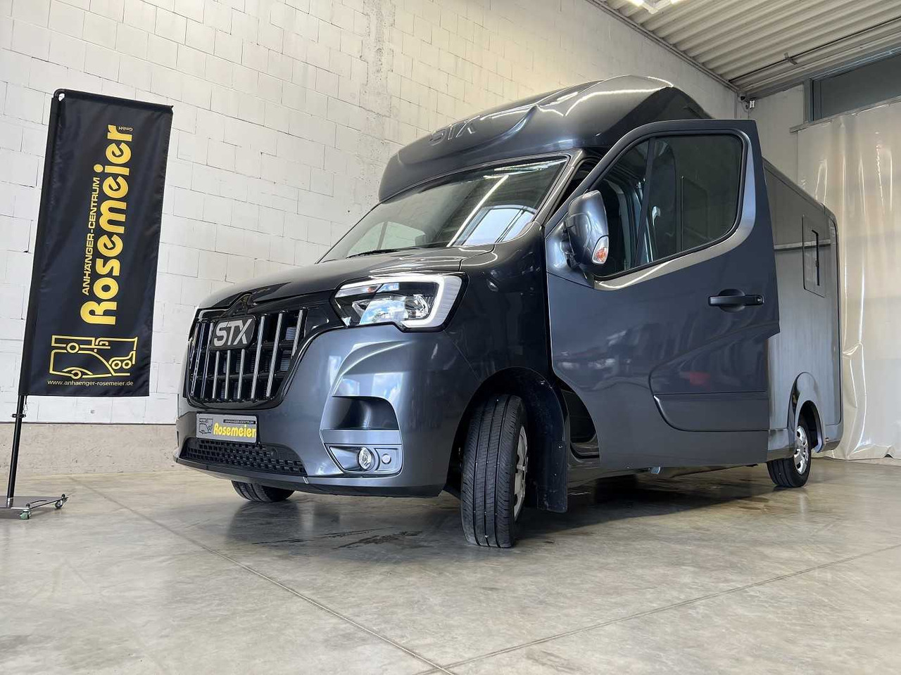 RENAULT Master Haras STX 5-Sitzer LKW - Camión para caballos, Vehículo comercial ligero: foto 2 RENAULT Master Haras STX 5-Sitzer LKW - Camión para caballos, Vehículo comercial ligero: foto 2