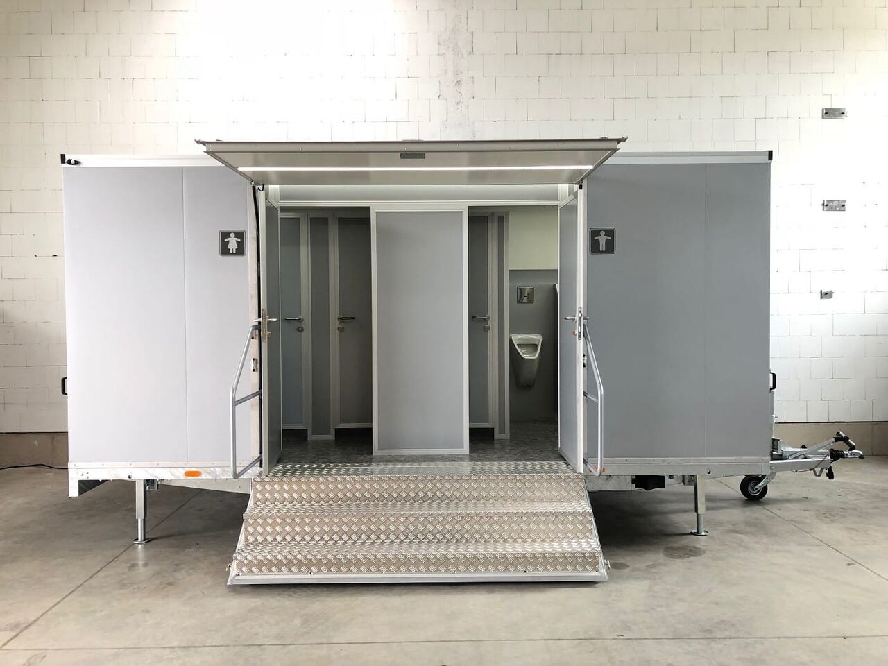 Rosemeier VE 3 Damen, 1 Herren, 4 Urinale Toilettenanhänger - Remolque plataforma/ Caja abierta: foto 1 Rosemeier VE 3 Damen, 1 Herren, 4 Urinale Toilettenanhänger - Remolque plataforma/ Caja abierta: foto 1