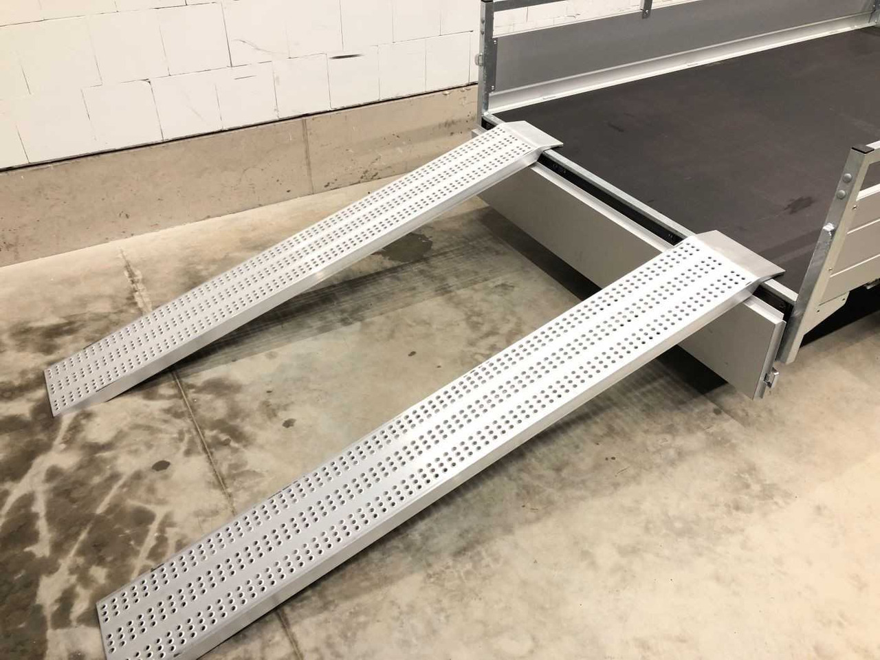 SARIS McAlu Pro 255 153 1500 1 Rampe Kastenanhänger ge - Remolque de coche: foto 4 SARIS McAlu Pro 255 153 1500 1 Rampe Kastenanhänger ge - Remolque de coche: foto 4