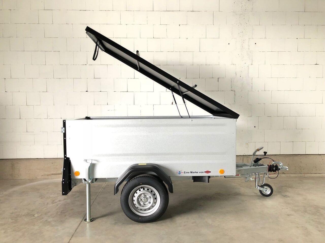 TPV Trailers KT-EB2-Koffer gebremst Deckelanhänger - Caja cerrada remolque: foto 1 TPV Trailers KT-EB2-Koffer gebremst Deckelanhänger - Caja cerrada remolque: foto 1