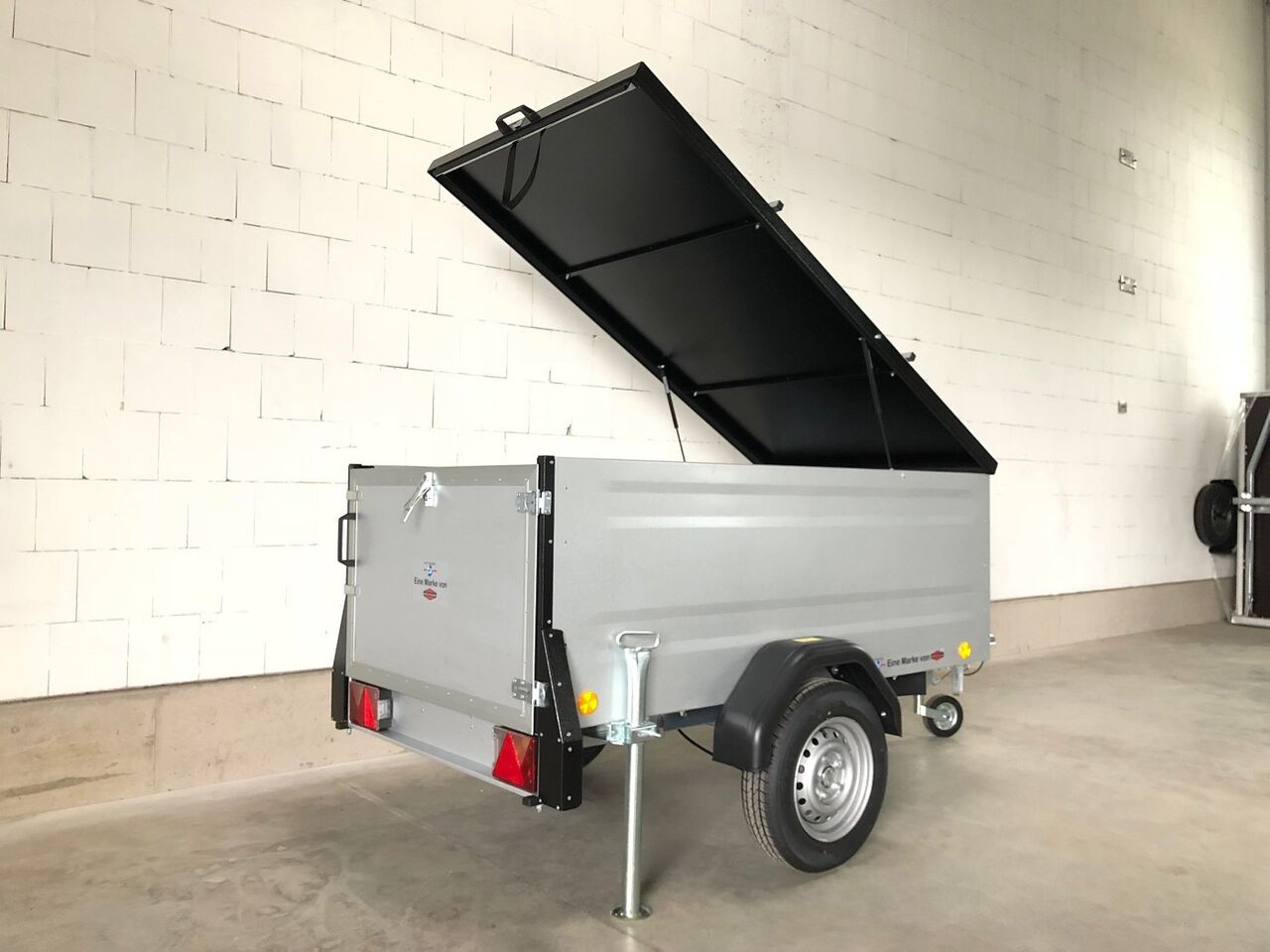 TPV Trailers KT-EB2-Koffer gebremst Deckelanhänger - Caja cerrada remolque: foto 3 TPV Trailers KT-EB2-Koffer gebremst Deckelanhänger - Caja cerrada remolque: foto 3