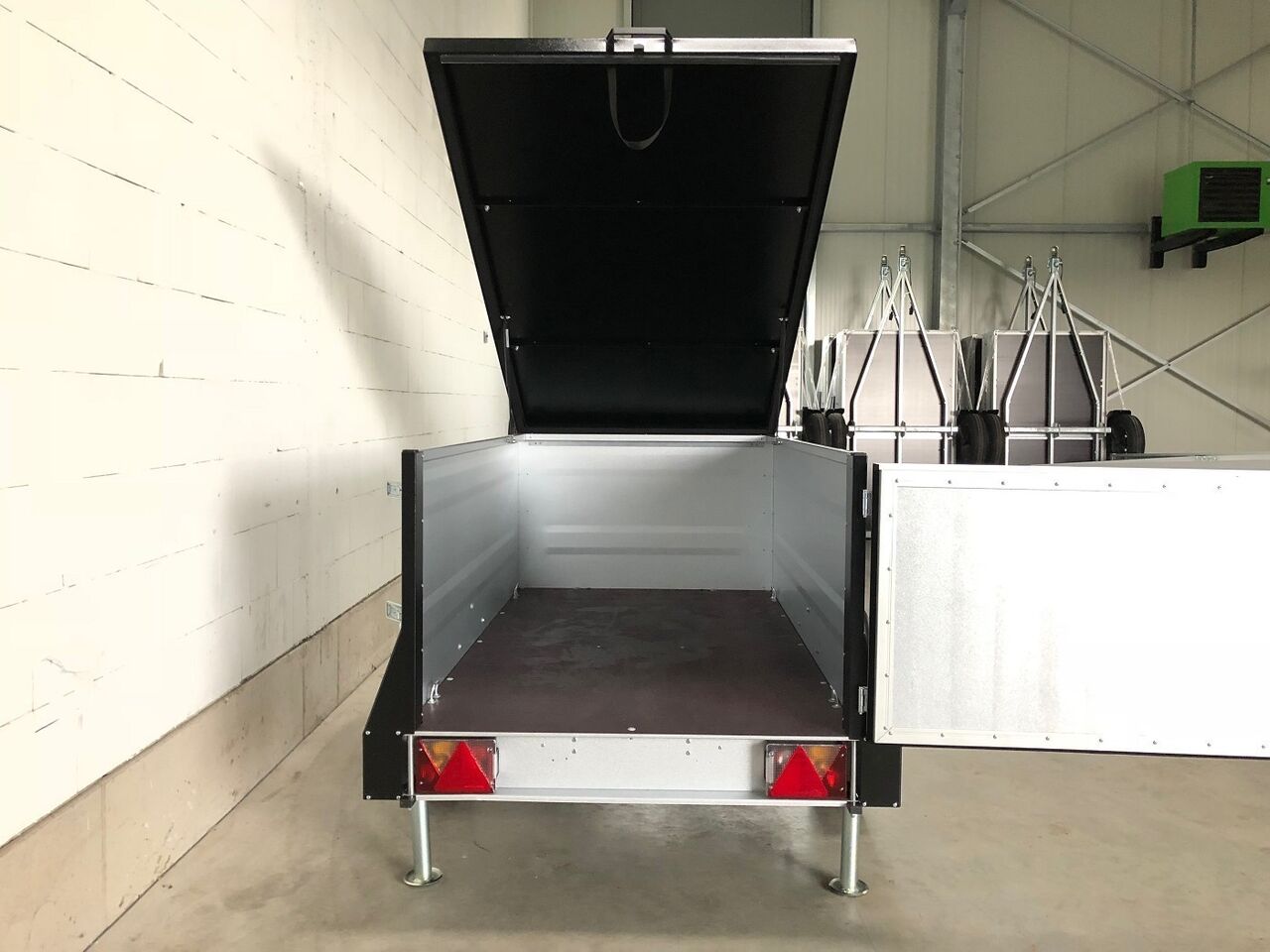TPV Trailers KT-EB2-Koffer gebremst Deckelanhänger - Caja cerrada remolque: foto 5 TPV Trailers KT-EB2-Koffer gebremst Deckelanhänger - Caja cerrada remolque: foto 5